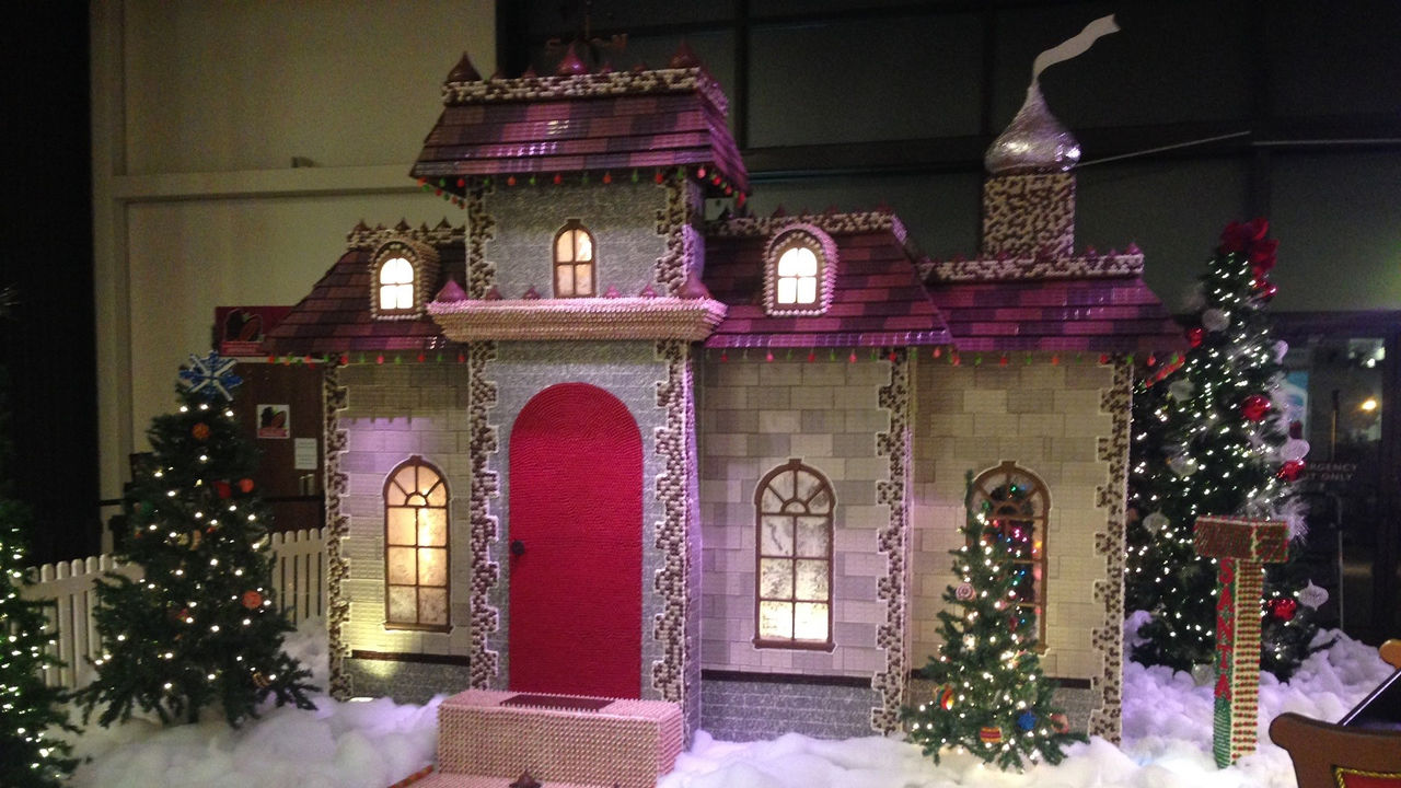 HERSHEY'S Holiday Chocolate House 2015