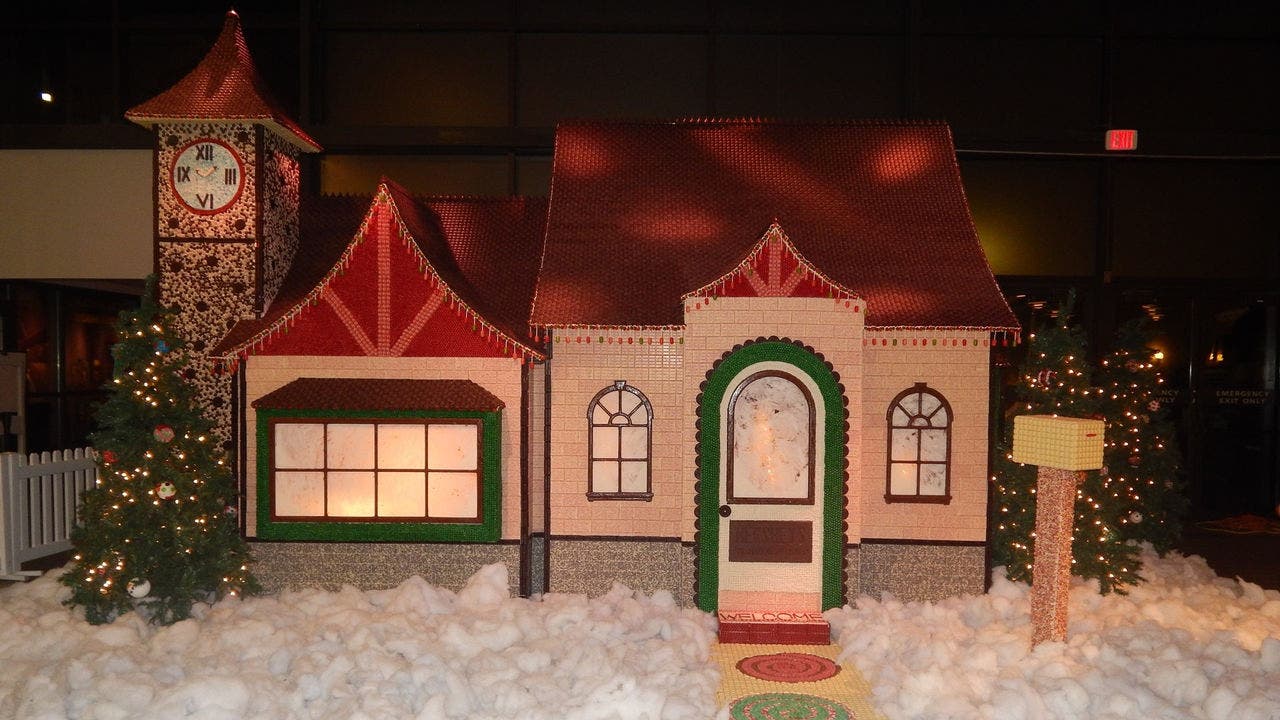 HERSHEY'S Holiday Chocolate House 2014