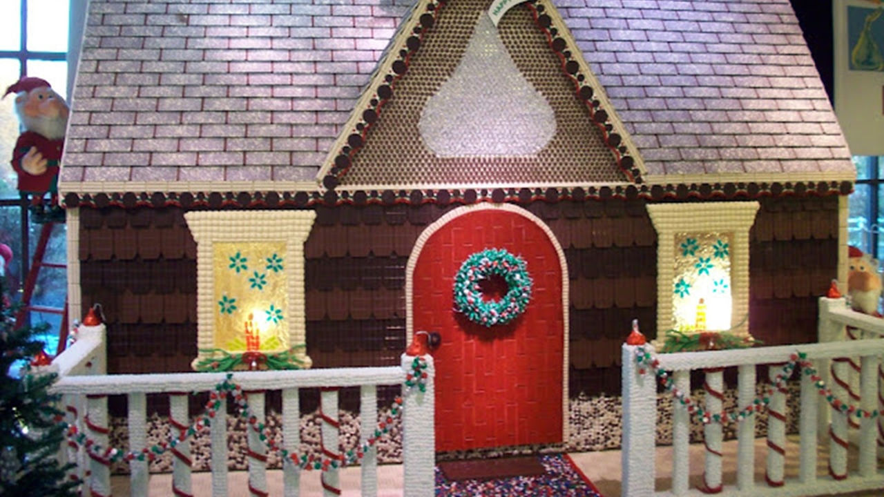 HERSHEY'S Holiday Chocolate House 2010