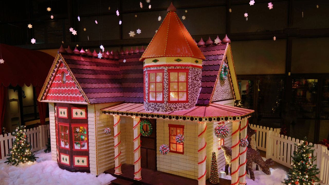 HERSHEY'S Holiday Chocolate House 2011