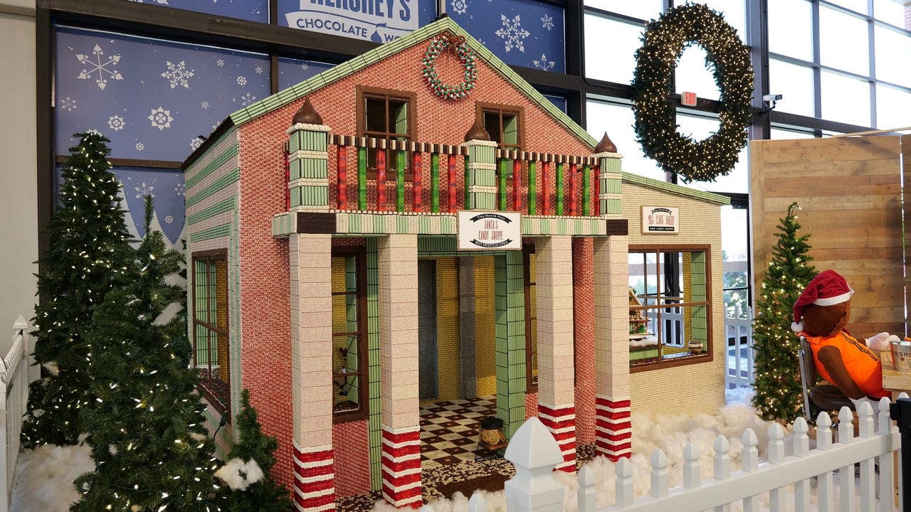 HERSHEY'S Holiday Chocolate House 2020