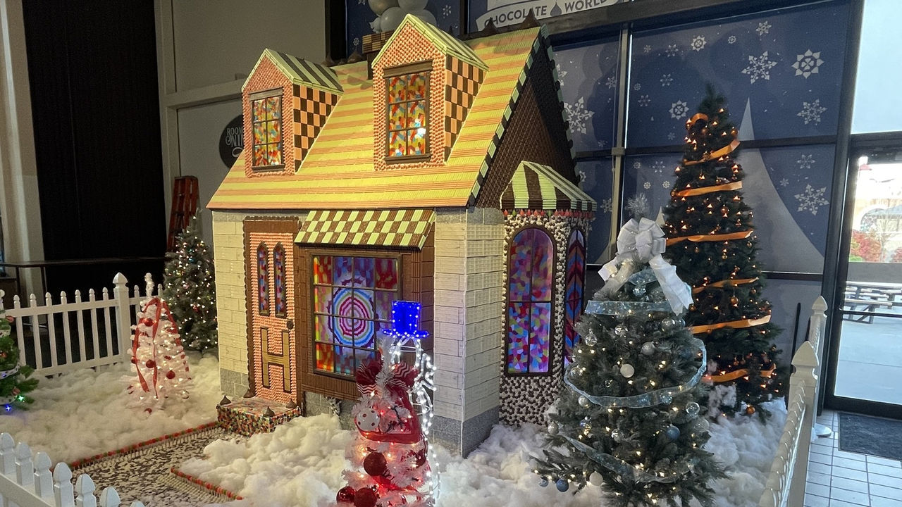 HERSHEY'S Holiday Chocolate House 2021