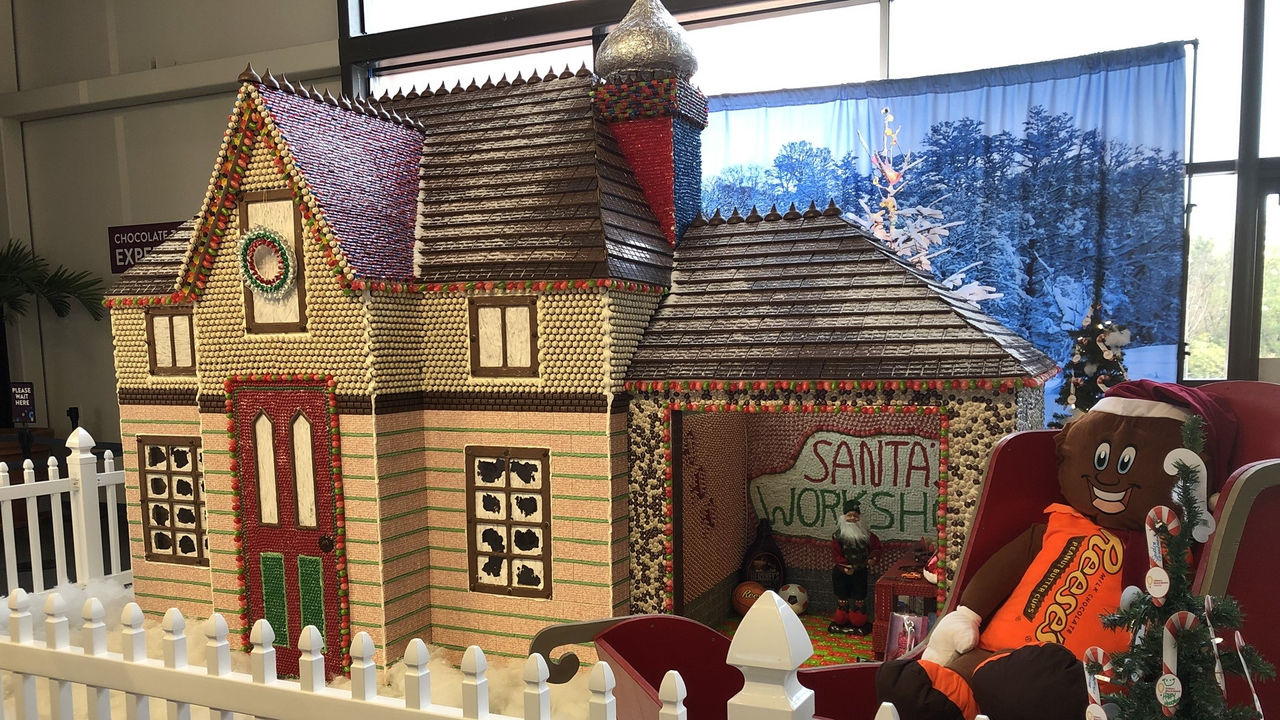 HERSHEY'S Holiday Chocolate House 2018