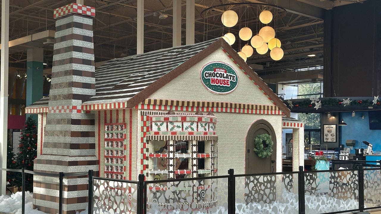 HERSHEY'S Holiday Chocolate House 2025