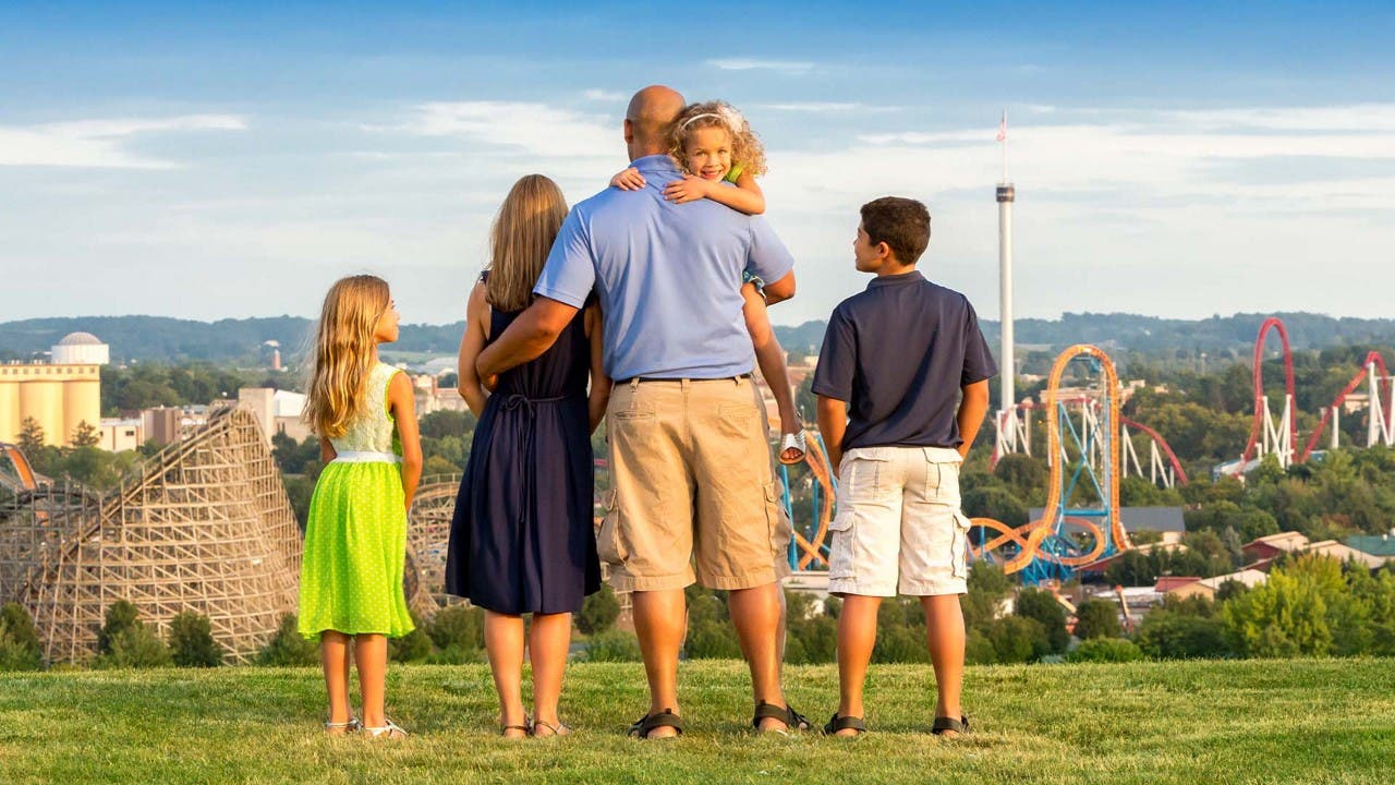 Family in front of Hershey Park