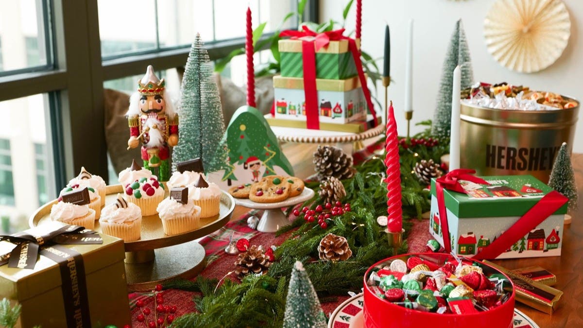 Hershey's holiday tablescape