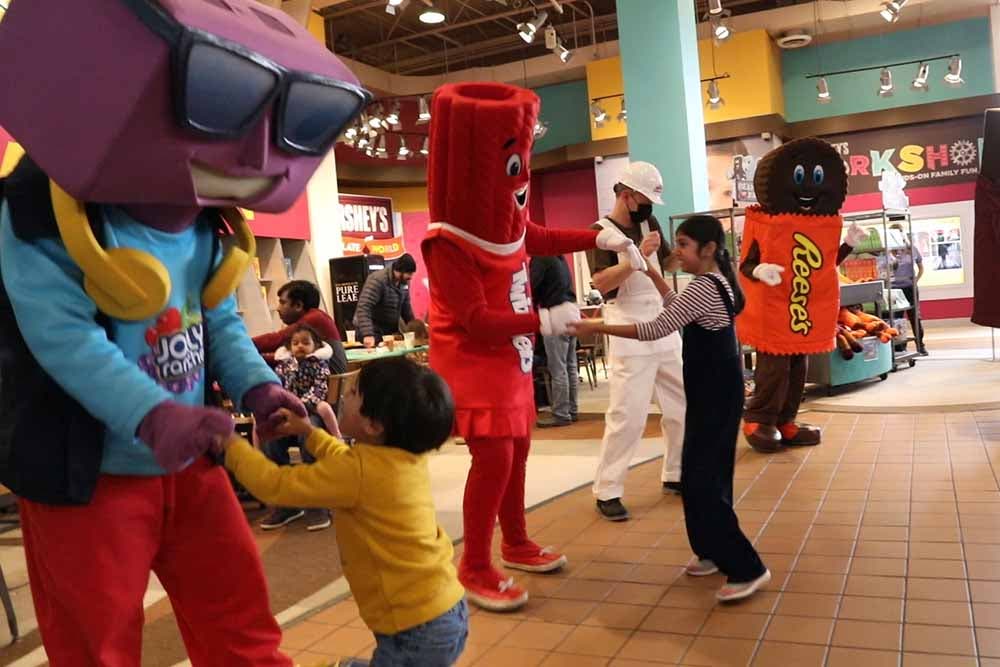 HERSHEY'S Characters dancing with guests