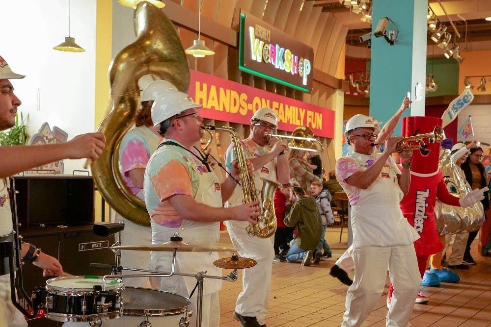 HERSHEY'S Characters dancing with guests