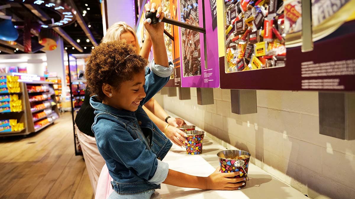 Times Square Video: child pulling candy lever