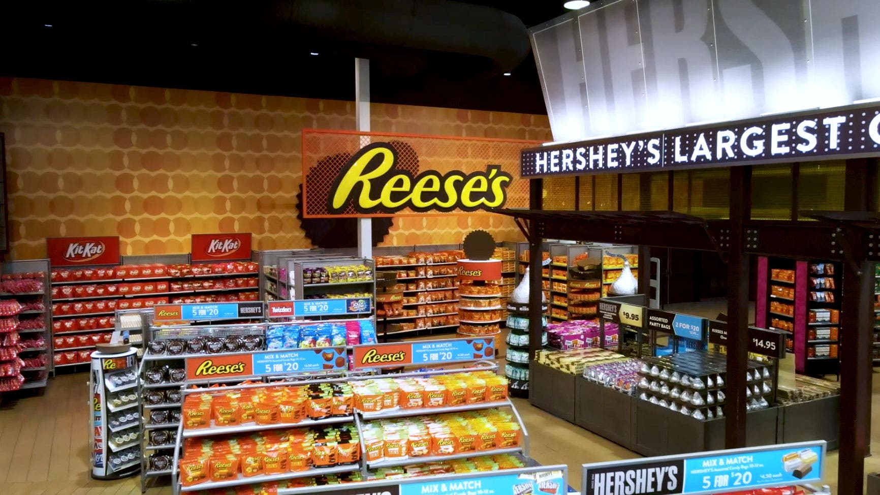 https://www.chocolateworld.com/content/dam/hershey-chocolate-world/images/store/store-hero-video-thumbnail.jpg