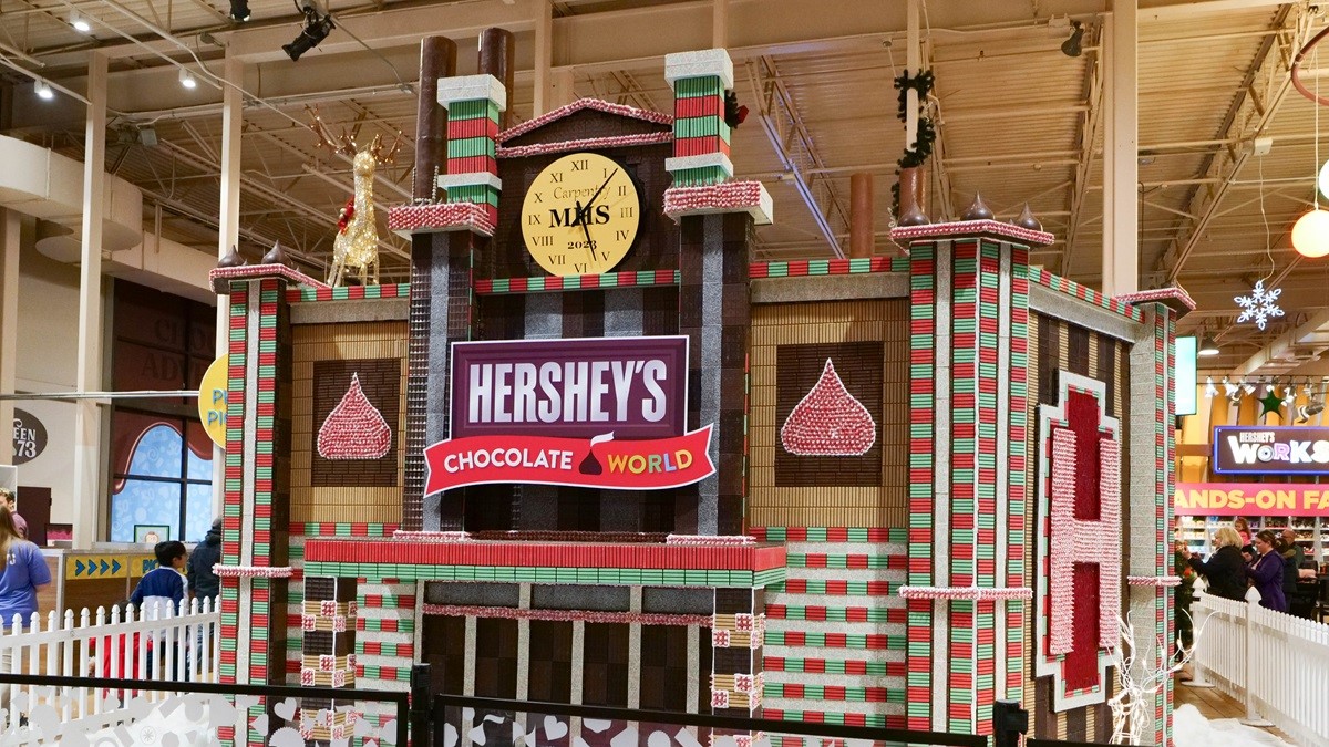 HERSHEY'S Holiday Chocolate House
