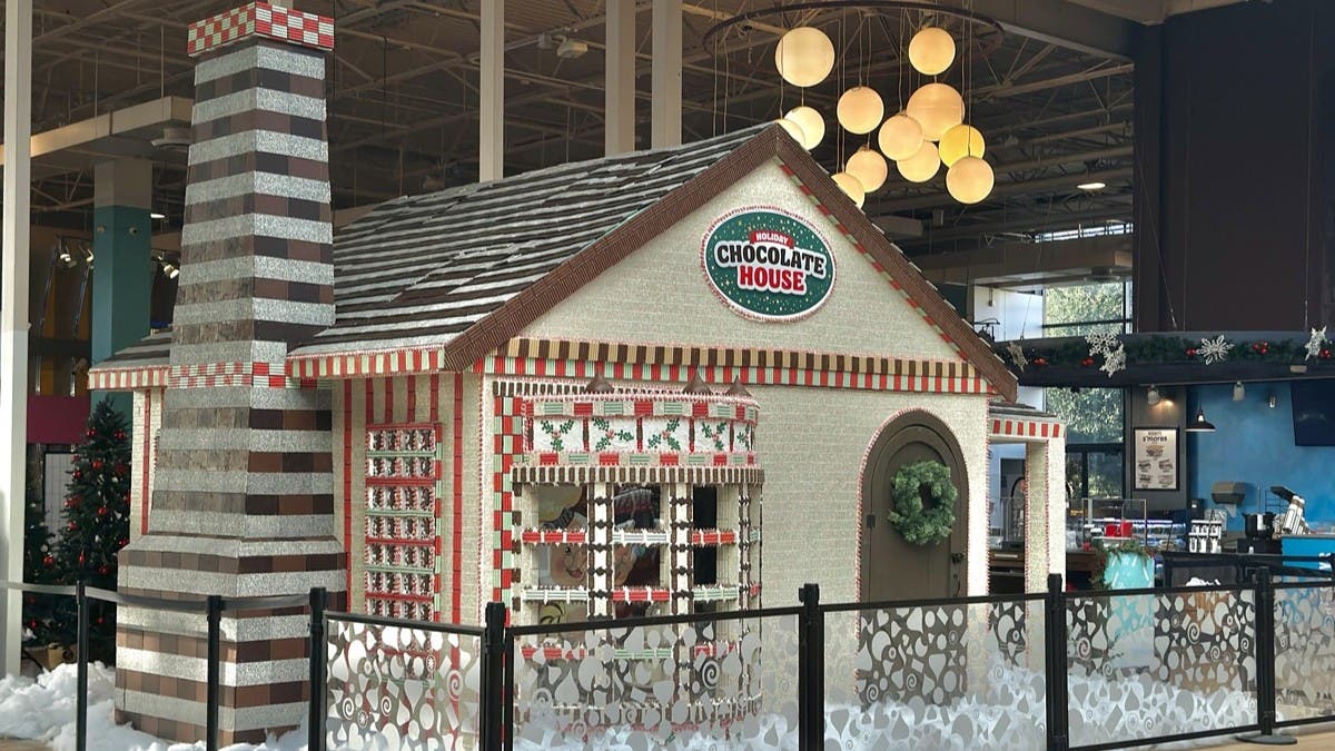 HERSHEY'S Holiday Chocolate House